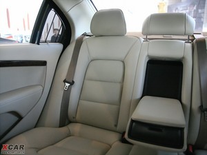 2010款2.5T 两驱智尊版 空间座椅