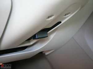 2010款2.5T 两驱智尊版 空间座椅