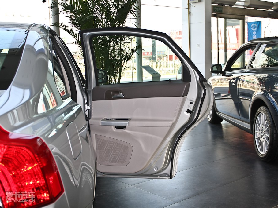 2011���֠���S40 2.0L �Ԅ����Ű�