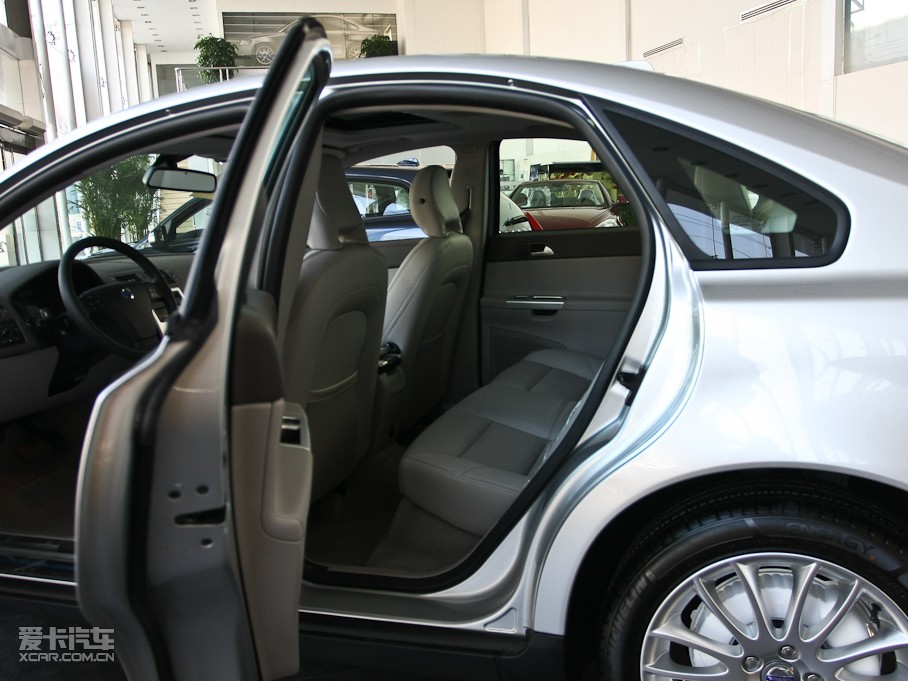 2011���֠���S40 2.0L �Ԅ����Ű�