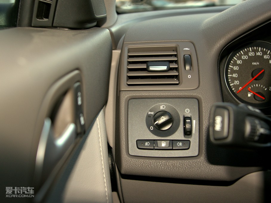 2011���֠���S40 2.0L �Ԅ����а�