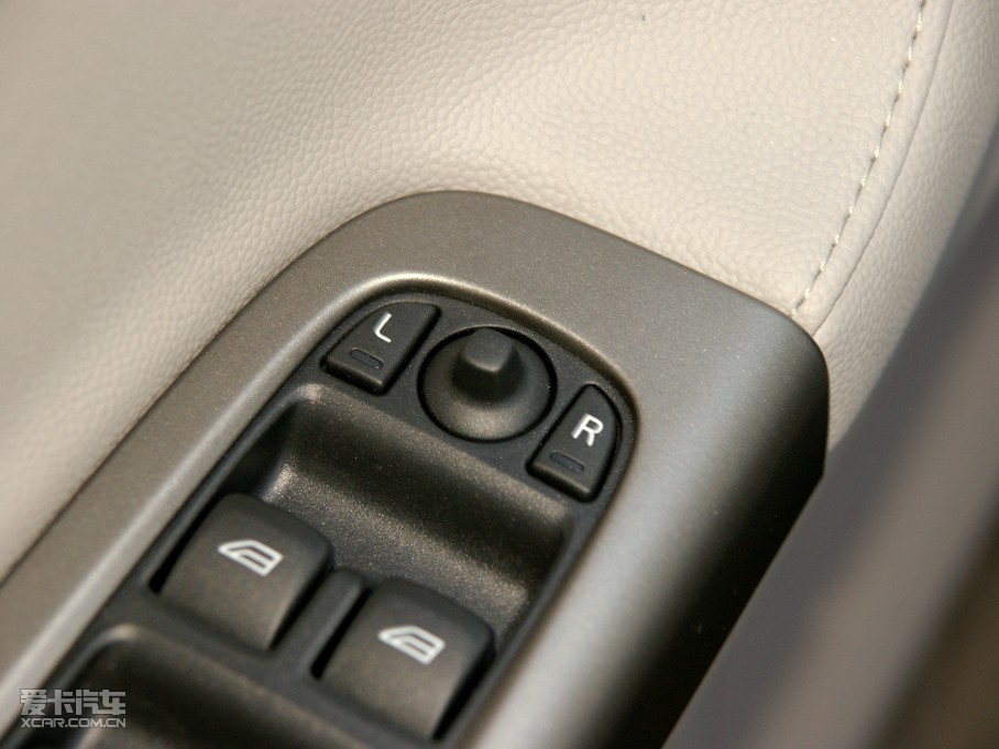 2011���֠���S40 2.0L �Ԅ����а�