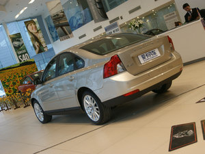 2011款2.0L 自动智尊版 整体外观