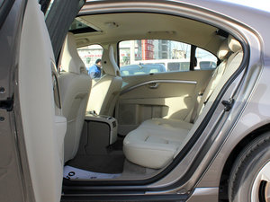 2011款2.0T 两驱智尚版 后排空间