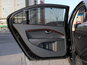 2011款3.0T T6 四驱智尊版 空间座椅