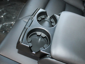 2011款3.0T T6 四驱智尊版 空间座椅