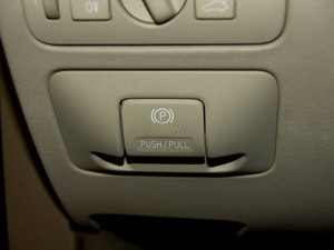 2011款3.0T T6 四驱智雅版 驻车制动器