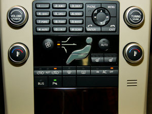 2011款3.0T T6 四驱智雅版 空调调节
