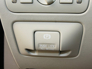 2011款2.0T 两驱智雅版 驻车制动器