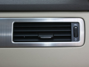 2011款2.0T 两驱智雅版 中控区