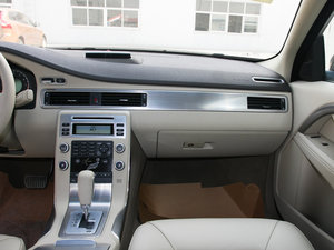 2011款2.0T 两驱智雅版 中控区