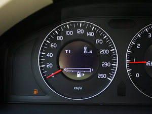 2011款2.0T 两驱智雅版 中控区