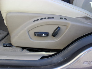 2012款3.0T T6 四驱智雅版 主驾驶座椅调节