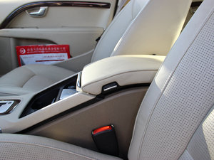 2012款3.0T T6 四驱智雅版 中央扶手箱