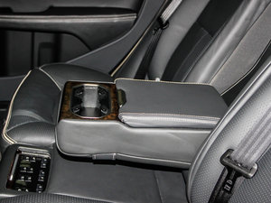 2014款2.0T T5 智尊行政版 后排中央扶手