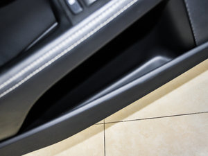 2014款2.0T T5 智尊行政版 前门储物空间