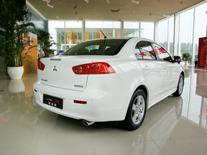 2010款1.8L CVT致尚豪华版 整体外观