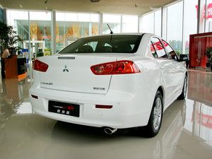2010款1.8L CVT致尚豪华版 整体外观