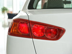 2010款1.8L CVT致尚豪华版 细节外观