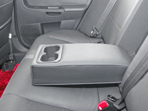 2010款1.8L CVT致尚豪华版 后排中央扶手