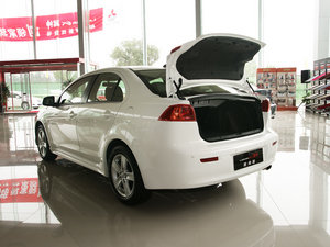 2010款1.8L CVT致尚豪华版 空间座椅