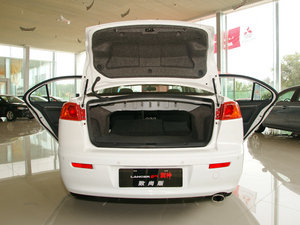 2010款1.8L CVT致尚豪华版 空间座椅