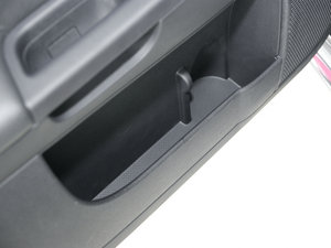 2010款2.0L CVT运动旗舰版 前门储物空间