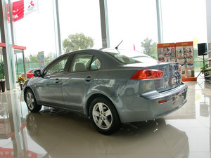 2010款1.8L CVT时尚豪华版 整体外观