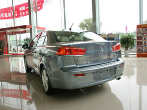 2010款1.8L CVT时尚豪华版 整体外观