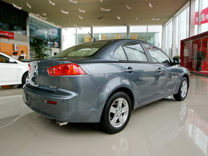 2010款1.8L CVT时尚豪华版 整体外观