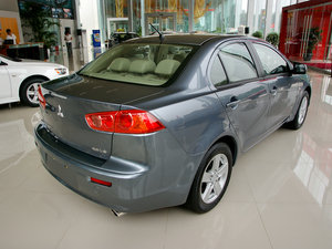 2010款1.8L CVT时尚豪华版 整体外观