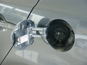 2010款1.8L CVT时尚豪华版 油箱盖