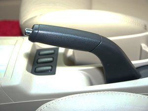 2010款1.8L CVT时尚豪华版 驻车制动器