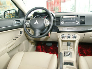 2010款1.8L CVT时尚豪华版 中控区