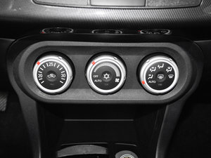 2010款1.8L MT致尚豪华版 中控区
