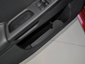 2010款1.8L MT致尚豪华版 前门储物空间