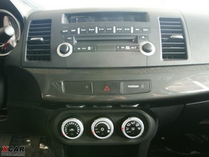 2010款2.0L MT运动豪华版 中控区