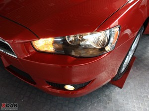 2010款1.8L MT时尚舒适版 大灯