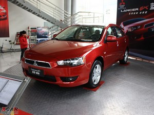 2010款1.8L MT时尚舒适版 左前45度