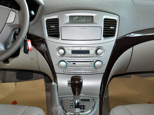 2009款2.4L 尊贵升级版 中控台