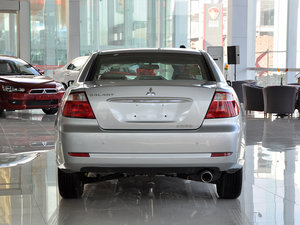 2009款2.4L 尊贵升级版 正后	
