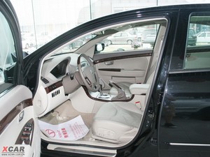 2009款2.4L 旗舰升级版 前排空间