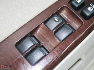 2009款2.4L 旗舰升级版 主驾车窗控制区	