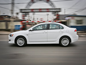 2011款2.0L 手动致炫版舒适型 纯侧动态