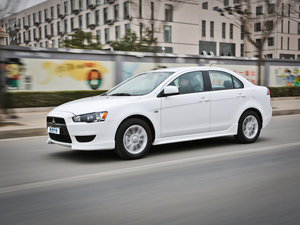 2011款2.0L 手动致炫版舒适型 正侧动态