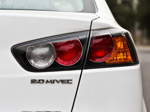 2011款2.0L 手动致炫版舒适型 尾灯
