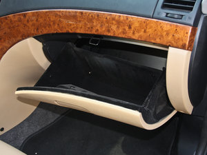 2012款2.0L 铭仕版 手套箱