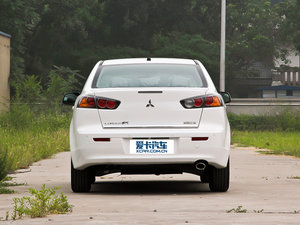 2012款1.8L 手动致尚版豪华型 正后	