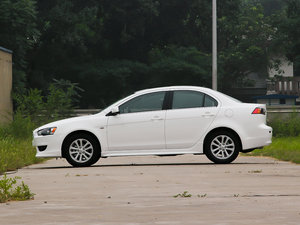 2012款1.8L 手动致尚版豪华型 正侧（左）