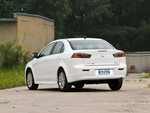 2012款1.8L 手动致尚版豪华型 左后45度